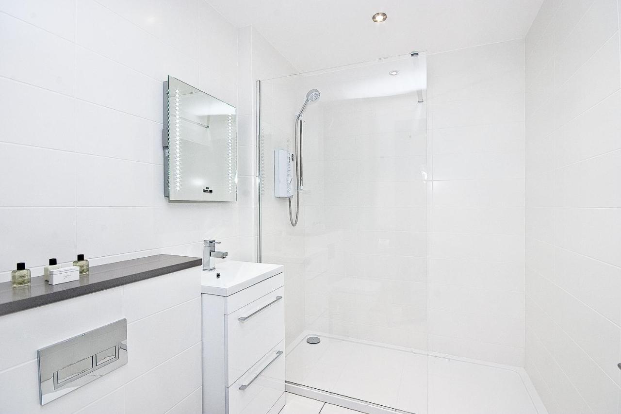 Heinze Flat 402 - One Bedroom Fourth Floor Flat By City Living לונדון מראה חיצוני תמונה